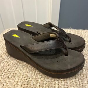 90s Y2K Volatile‎ Wedge Sandals Women Sz 9 Brown Leather Flip Flops Casual Shoes